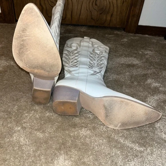 White Boots - Picture 7 of 7
